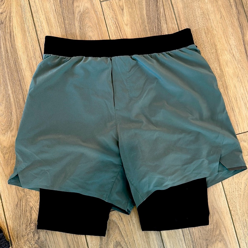 Lululemon Shorts || Green || Size M || only worn a few times- like new